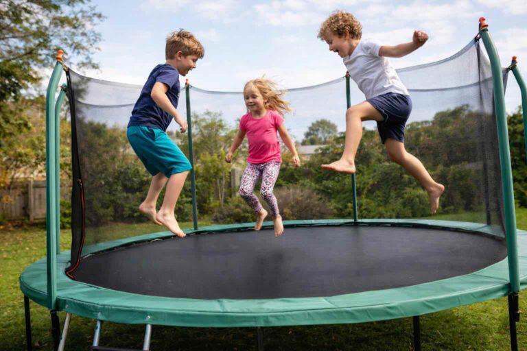 טרמפולינה לילדים: מדריך לבחירת טרמפולינה לבית ולחצר