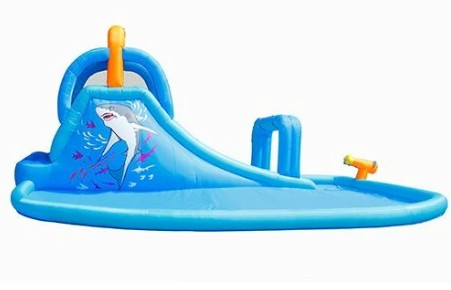 מתנפח עם בריכה